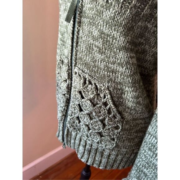 Cabela’s Hooded Sweater - Picture 2 of 16